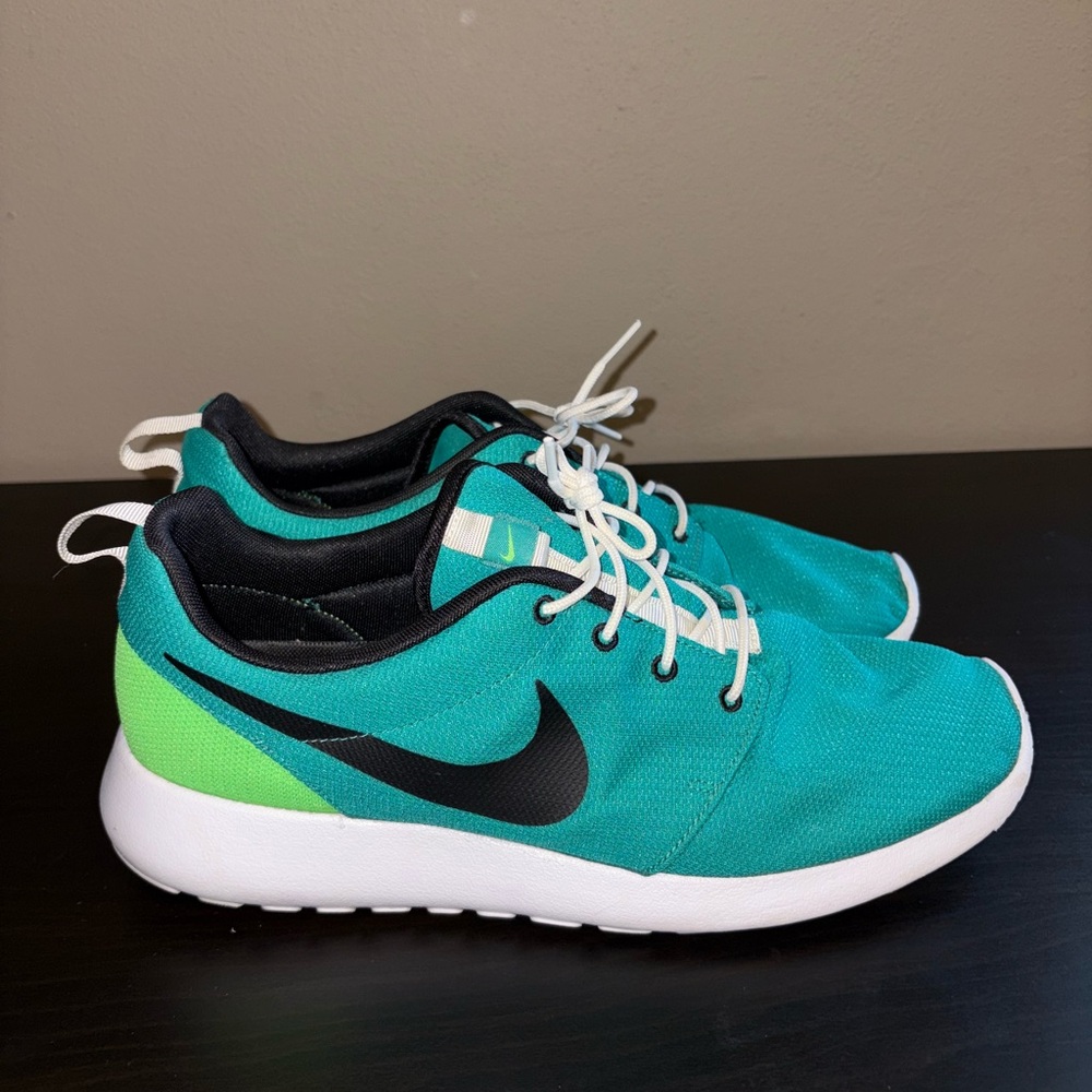 Nike Men’s Roshe One, Size 12